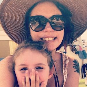 Meet your Posher, Caitlin